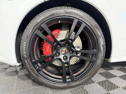2013 Porsche Cayenne GTS
