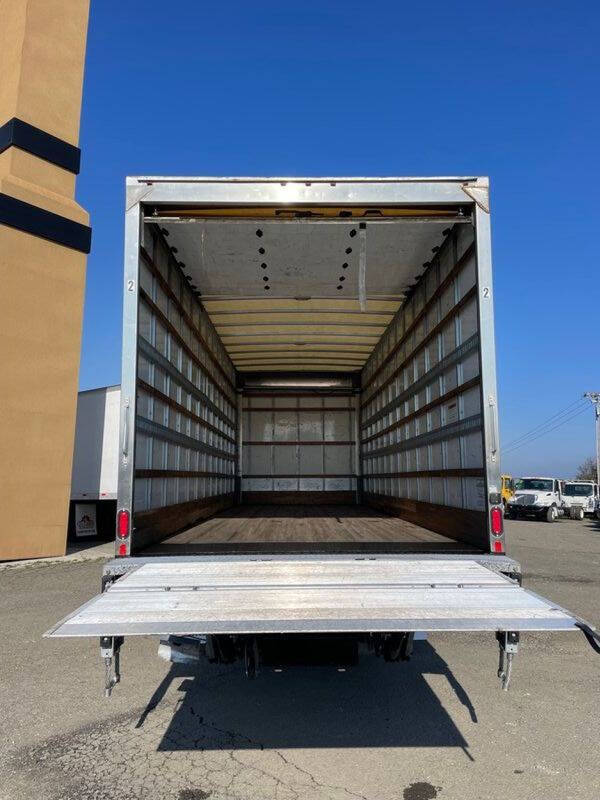 2019 Freightliner M2 106