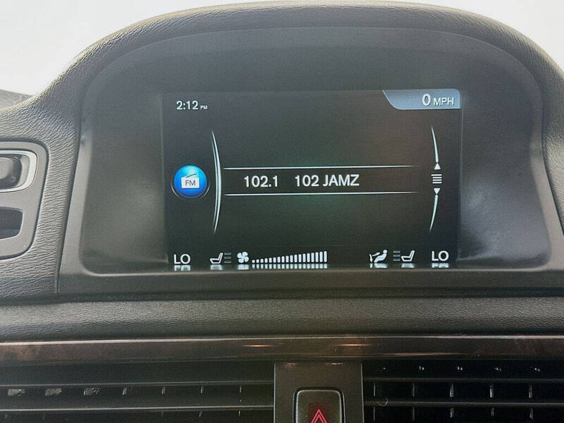 2016 Volvo XC70 T5 Drive-E Premier