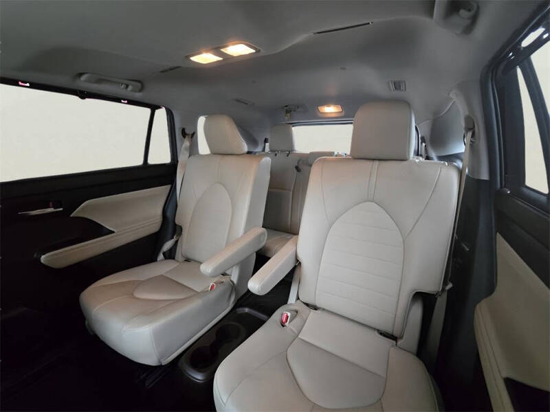 2022 Toyota Highlander Hybrid XLE