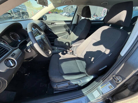 2014 Volkswagen Passat 1.8T S