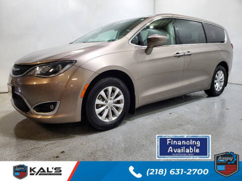 2018 Chrysler Pacifica for sale at Kal's Kars - VANS in Wadena MN
