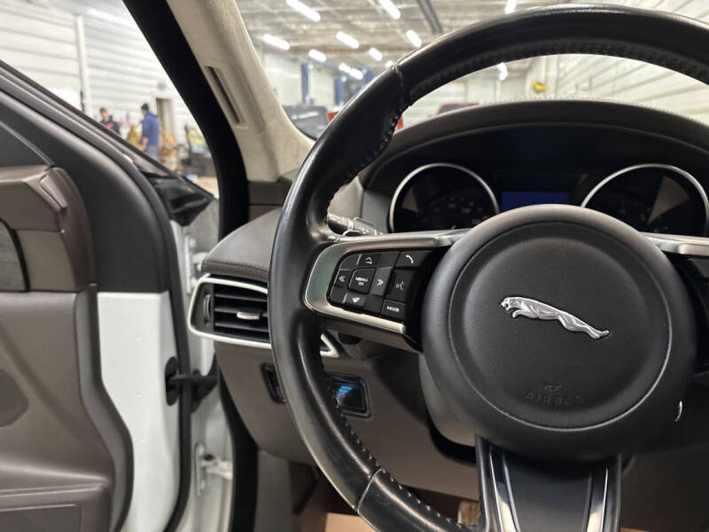 2019 Jaguar F-PACE 25t Prestige