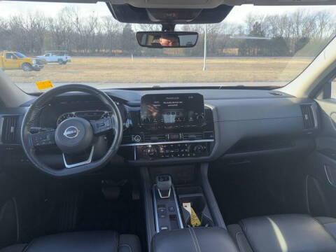 2023 Nissan Pathfinder SL