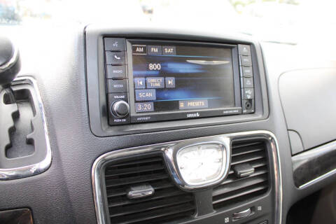 2016 Chrysler Town and Country Touring