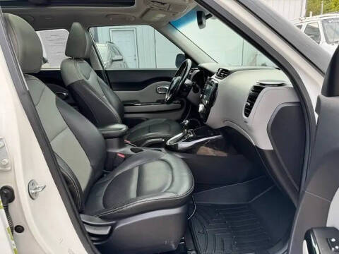 2016 Kia Soul +