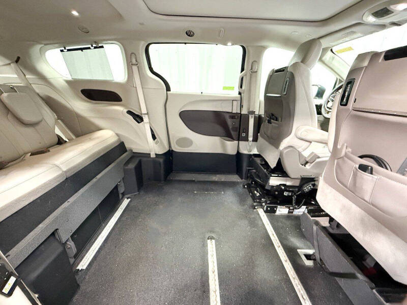 2021 Chrysler Pacifica Touring L