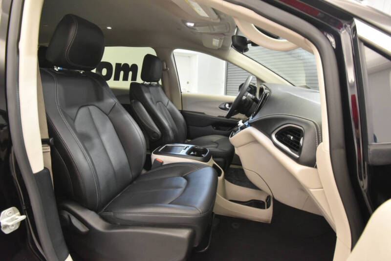 2024 Chrysler Pacifica Plug-In Hybrid Select