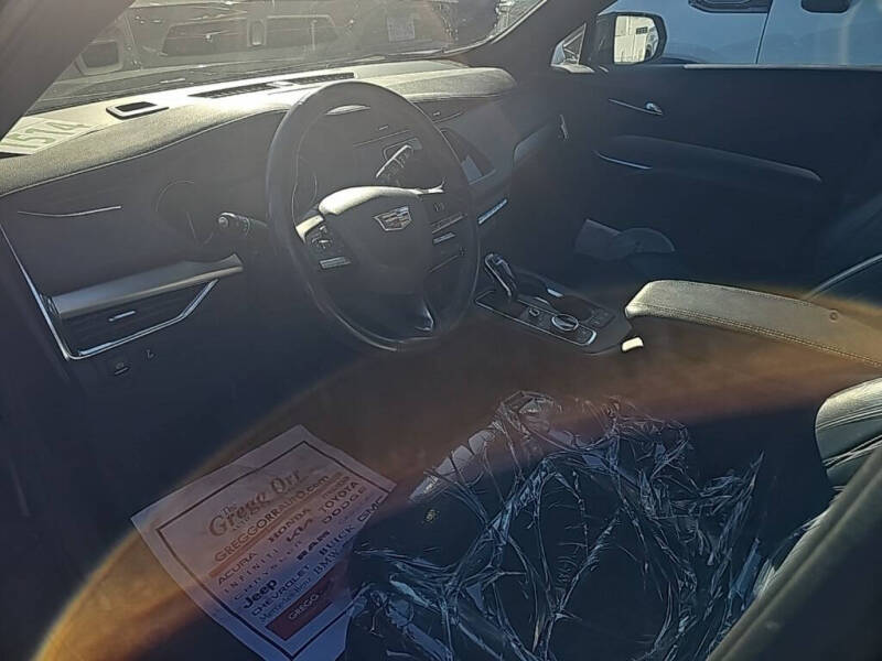 2022 Cadillac XT4 Premium Luxury