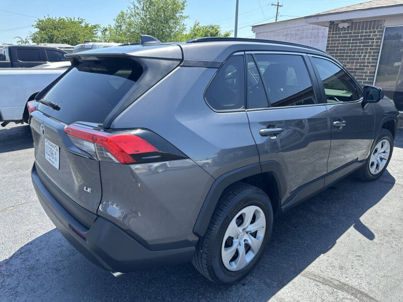 2020 Toyota RAV4 LE