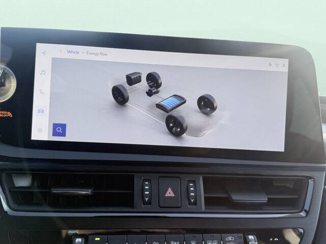 2025 Lexus ES 300h F SPORT Design