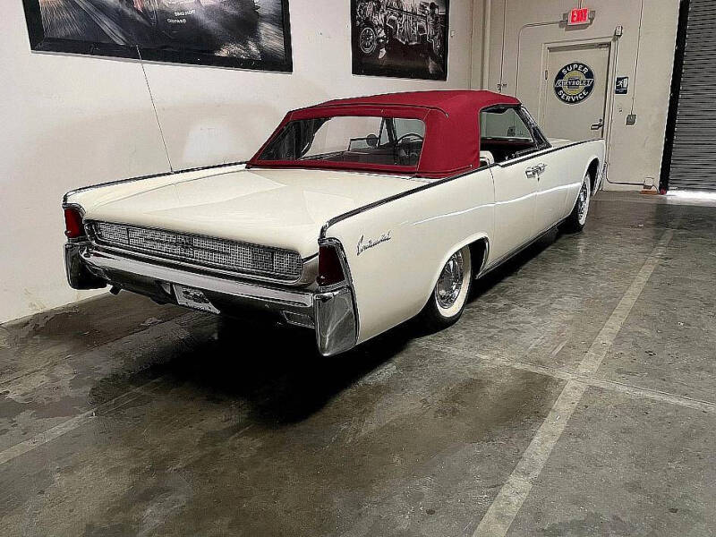 1961 Lincoln Continental