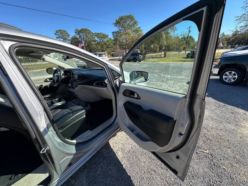 2017 Chrysler Pacifica Touring-L