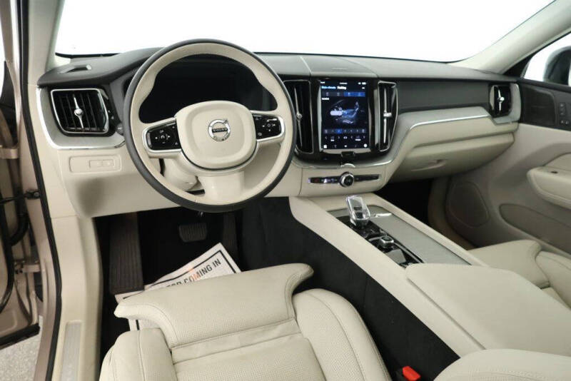 2025 Volvo XC60 T8 Ultra Dark Theme