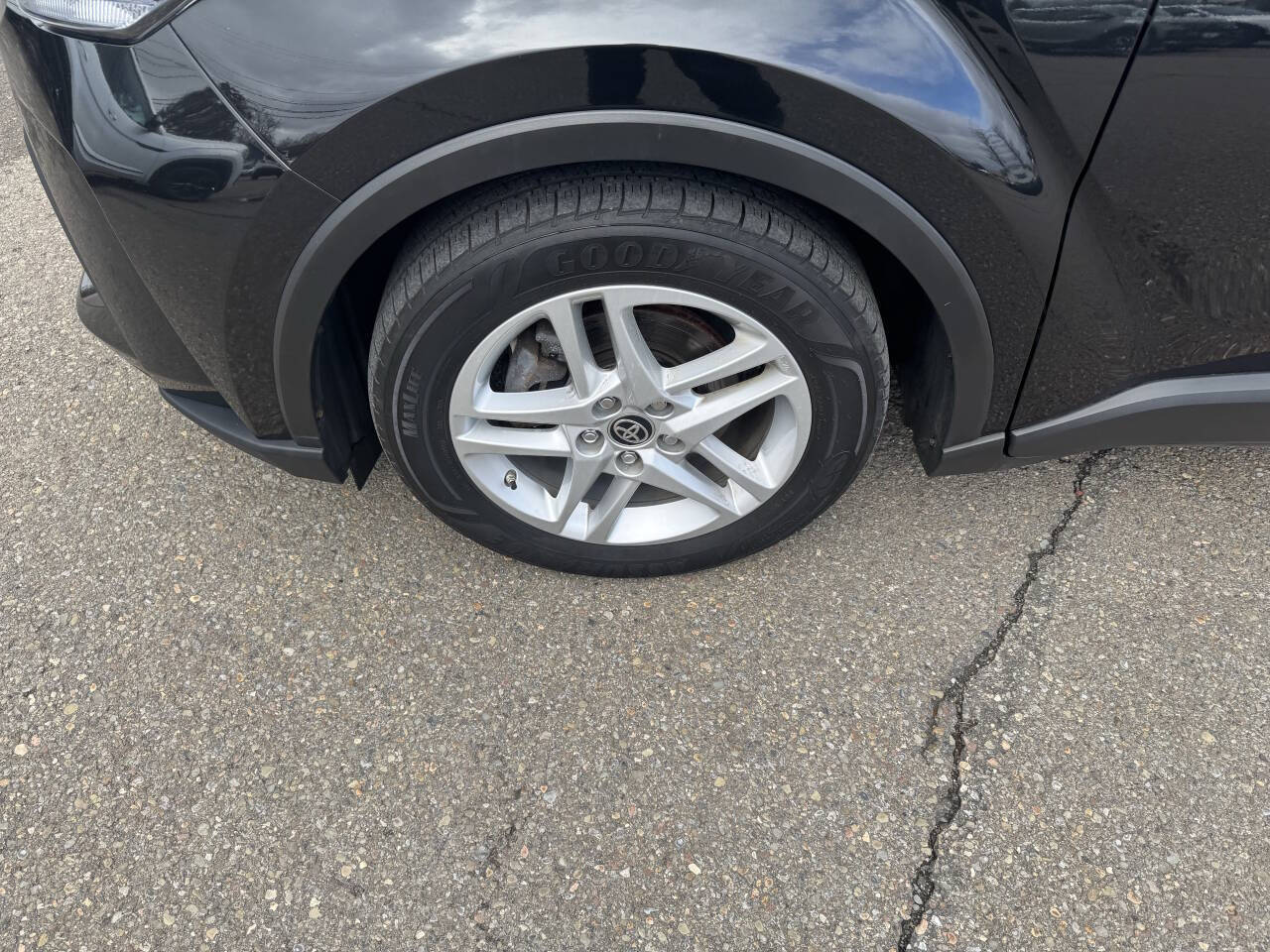 Black 2021 Toyota C-HR LE LE 4dr Crossover 2