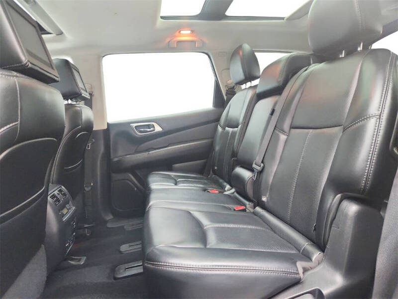 2017 Nissan Pathfinder Platinum