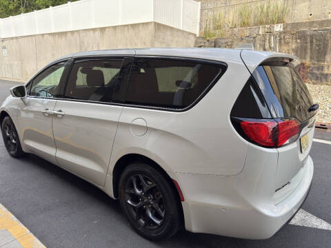 2020 Chrysler Pacifica Touring
