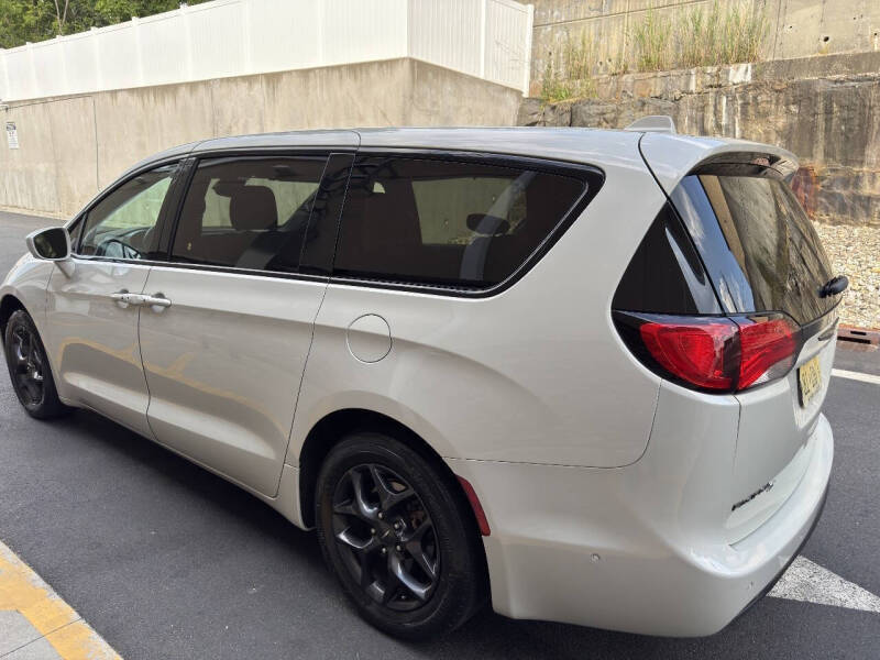 2020 Chrysler Pacifica Touring