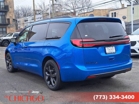 2026 Chrysler Pacifica Select