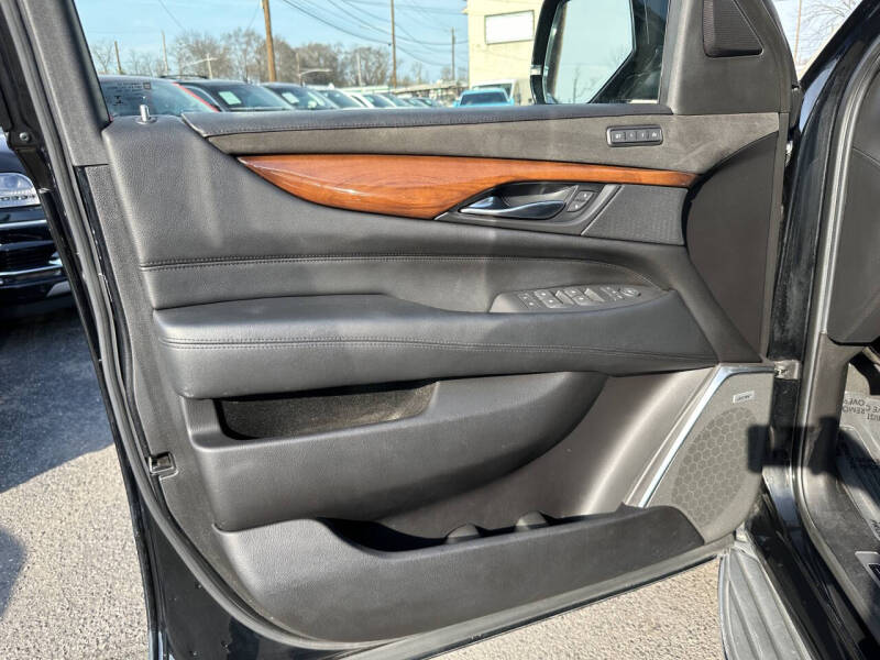 2018 Cadillac Escalade Standard