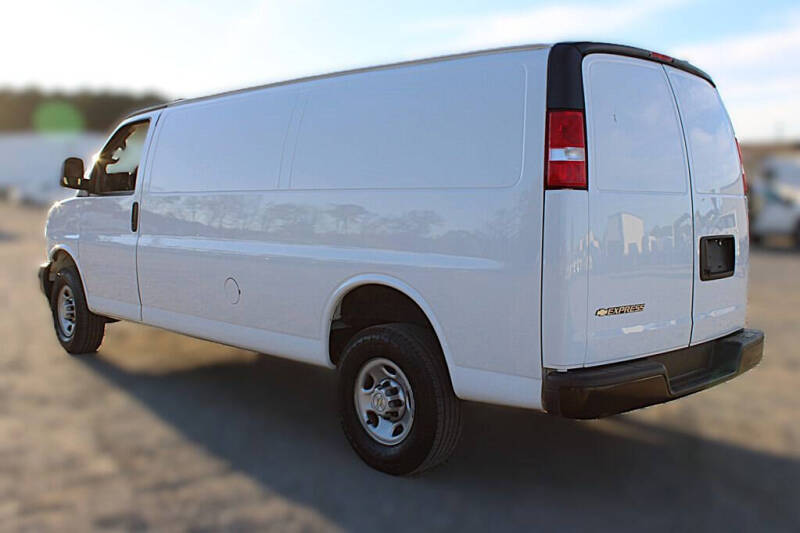2023 Chevrolet Express 2500