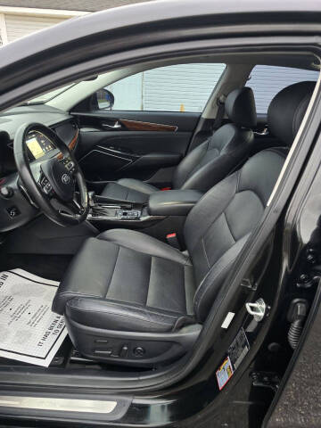 2017 Kia Cadenza Technology