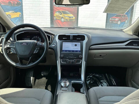 2020 Ford Fusion SE