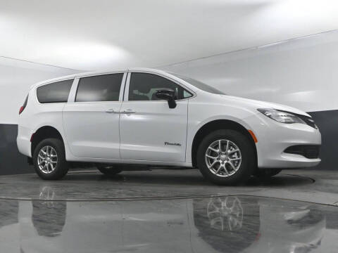 2025 Chrysler Voyager LX