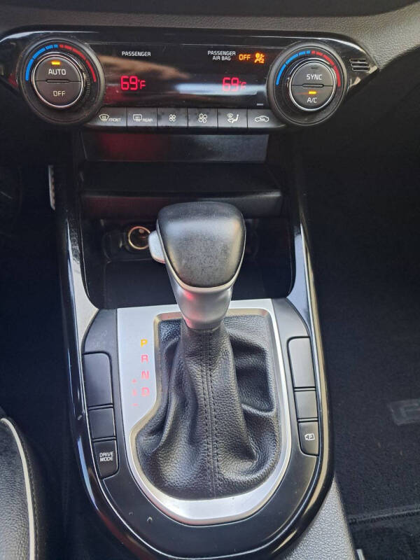 2022 Kia Forte GT Line