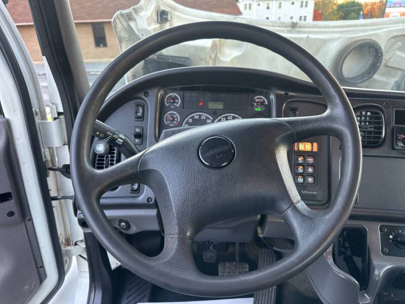 2015 Freightliner M2 106