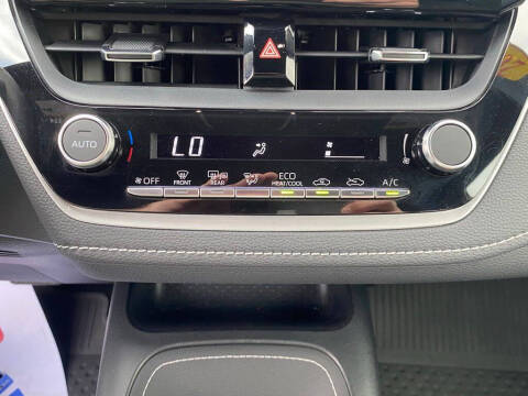 2025 Toyota Corolla Hatchback SE