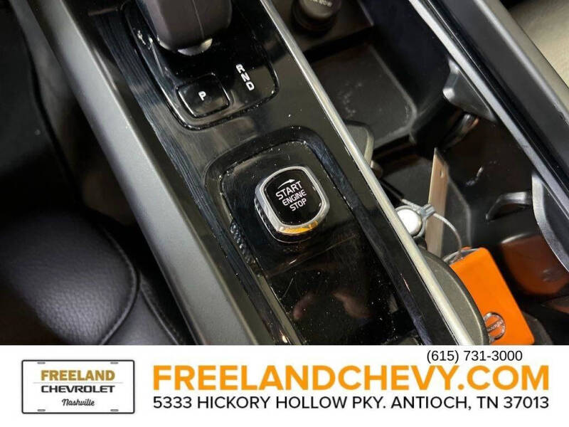 2023 Volvo XC60 B5 Plus Dark Theme