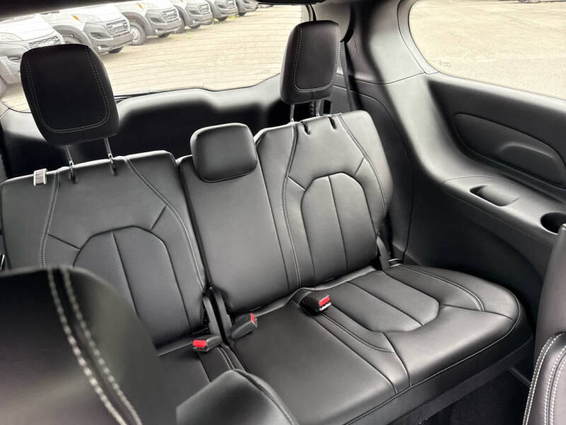 2026 Chrysler Voyager LX