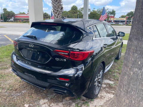 2017 Infiniti QX30 Sport
