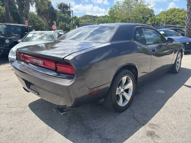 2014 Dodge Challenger SXT