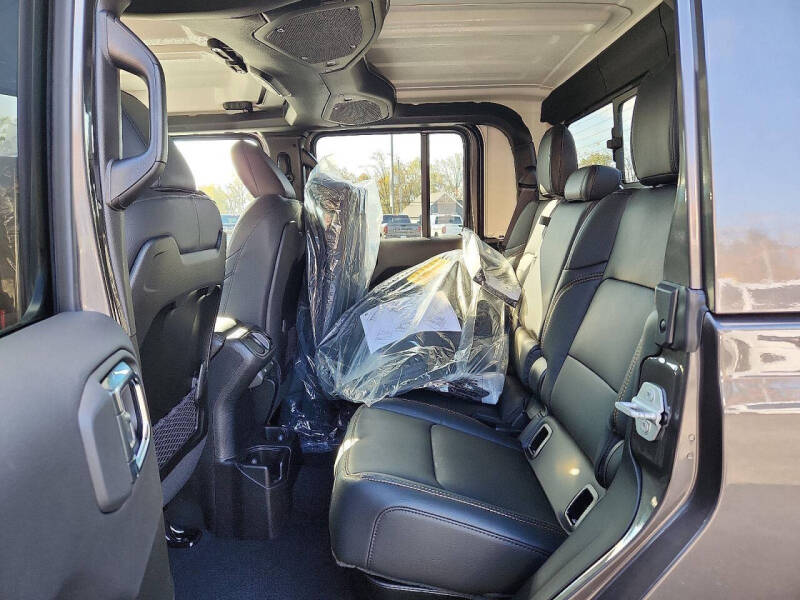 2025 Jeep Gladiator High Tide