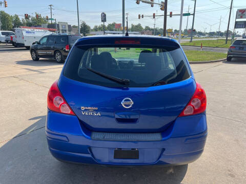 2012 Nissan Versa 1.8 SL