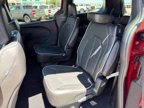 2027 Chrysler Pacifica Limited