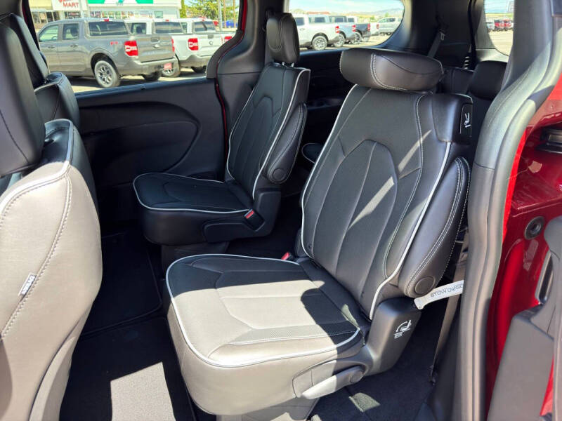 2027 Chrysler Pacifica Limited