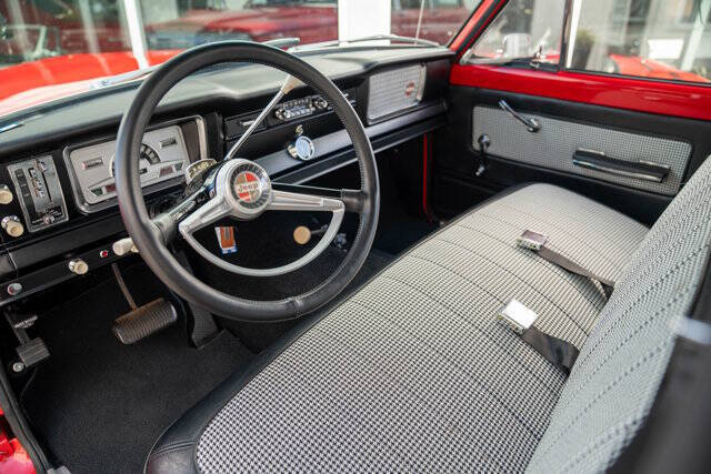 1968 Jeep Wagoneer 17