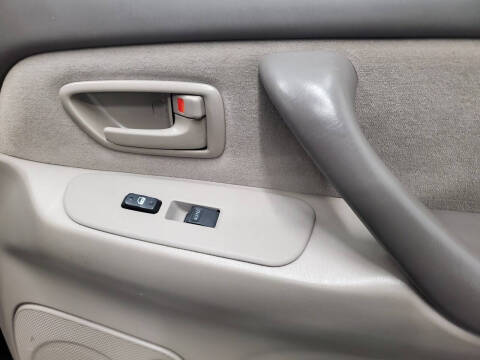 2005 Toyota Sequoia SR5