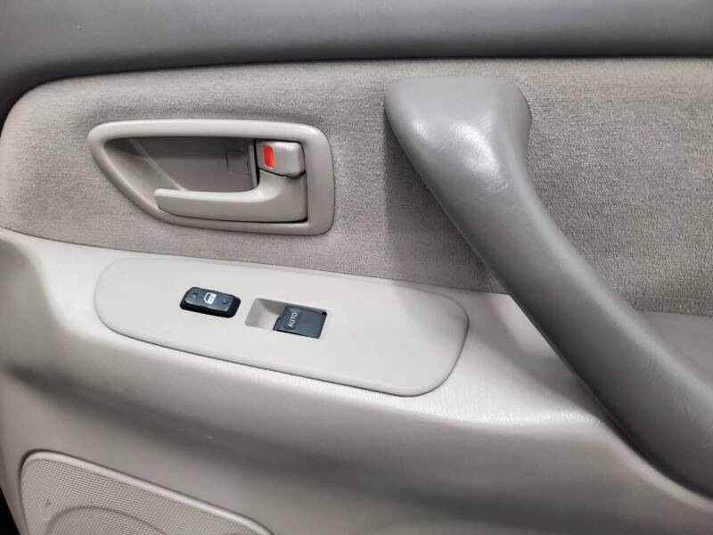 2005 Toyota Sequoia SR5