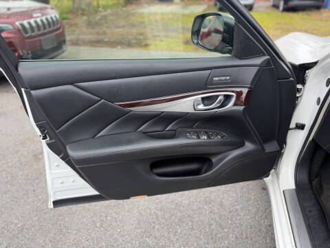 2015 Infiniti Q70 3.7