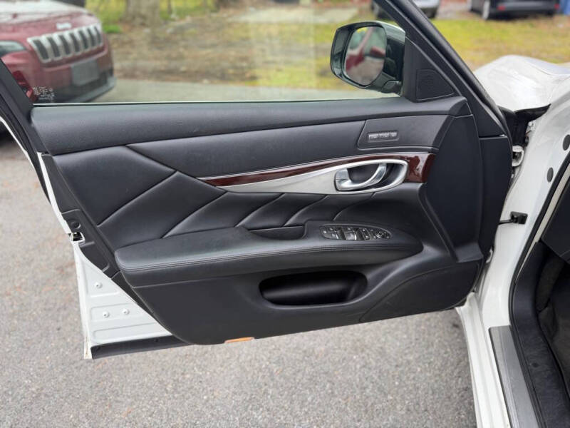 2015 Infiniti Q70 3.7