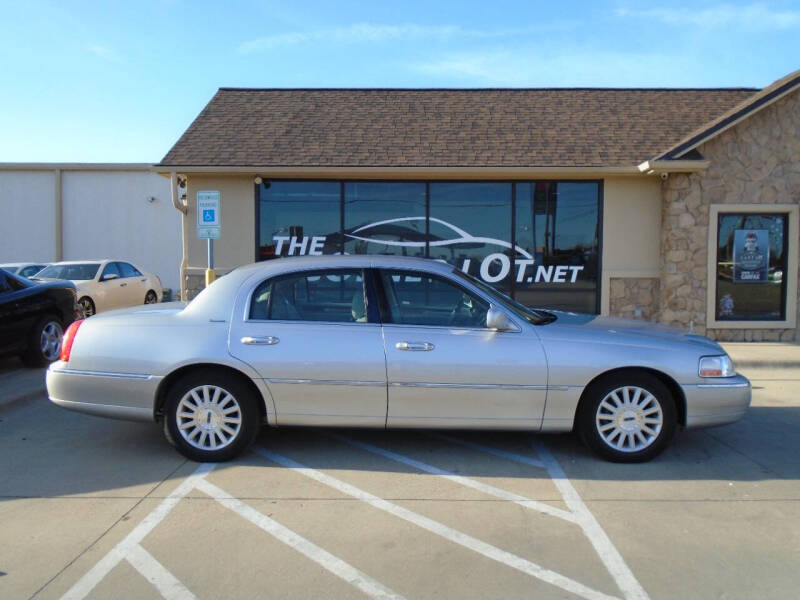 2004 Lincoln Town Car Signature