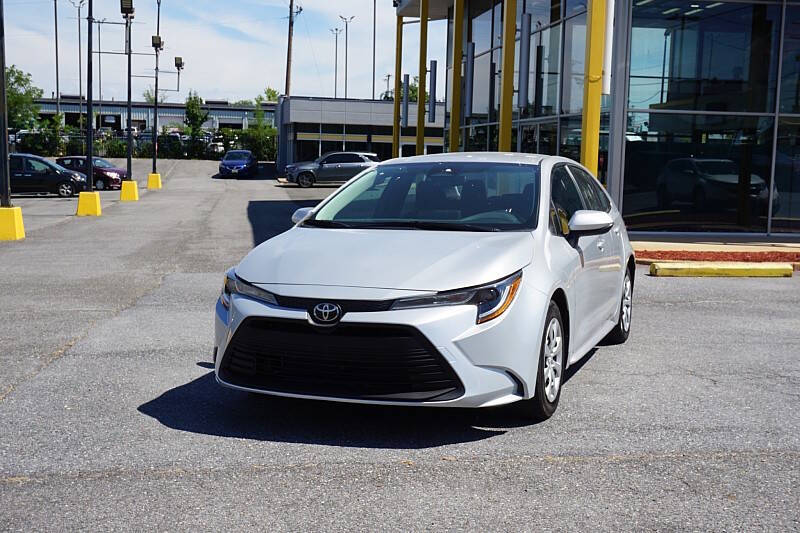 2024 Toyota Corolla LE's photo