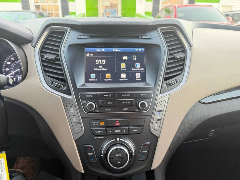 2017 Hyundai Santa Fe SE