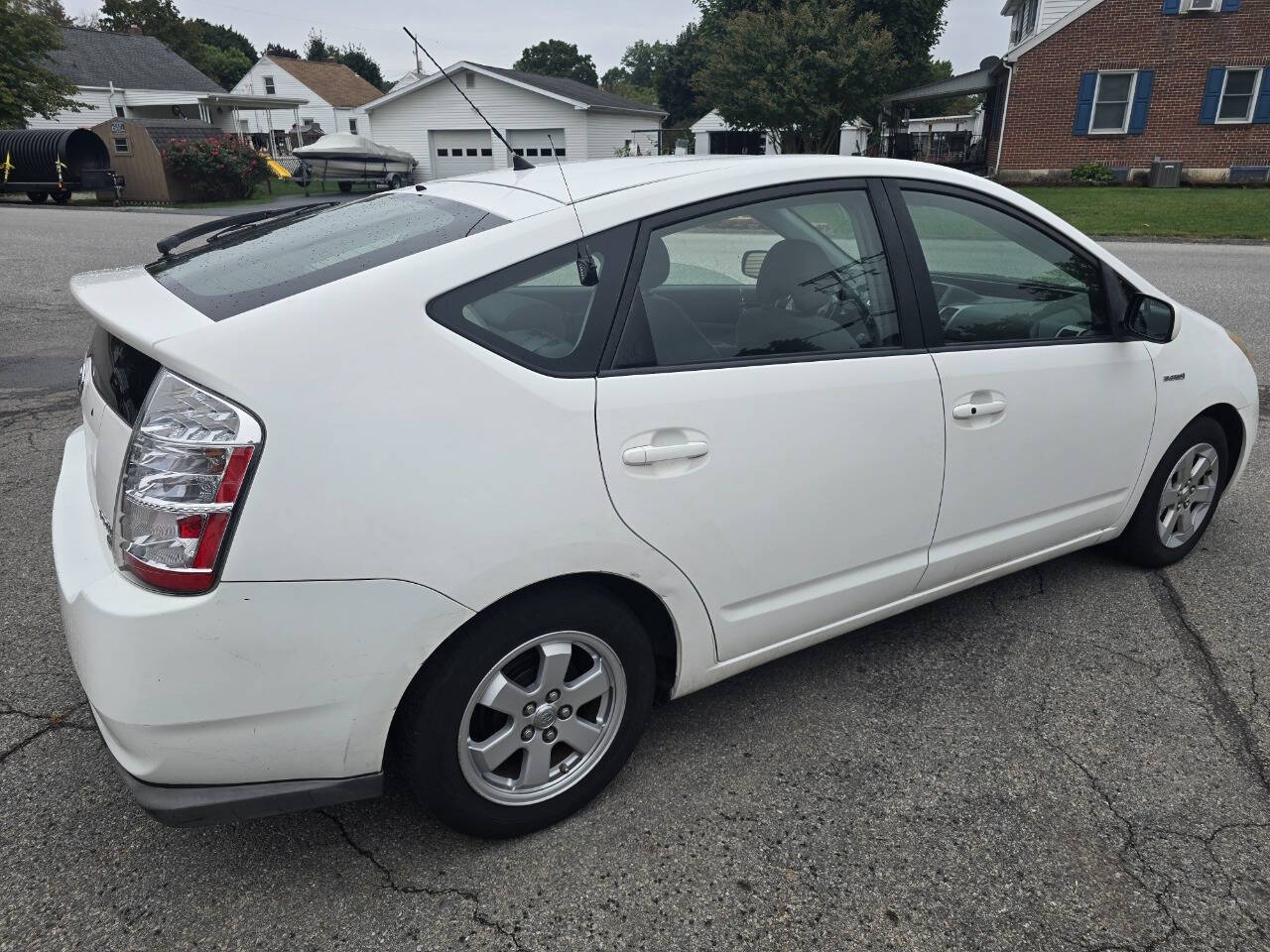 2008 Toyota Prius for sale at QUEENSGATE AUTO SALES in York, PA