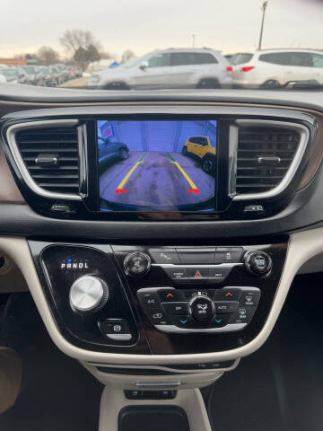 2017 Chrysler Pacifica Touring-L