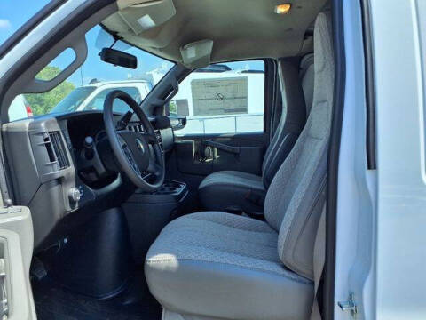 2025 Chevrolet Express 3500